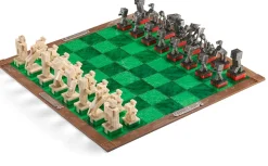 Noble Collection - Minecraft: Chess Set – Overworld Heroes Vs. Hostile Mobs